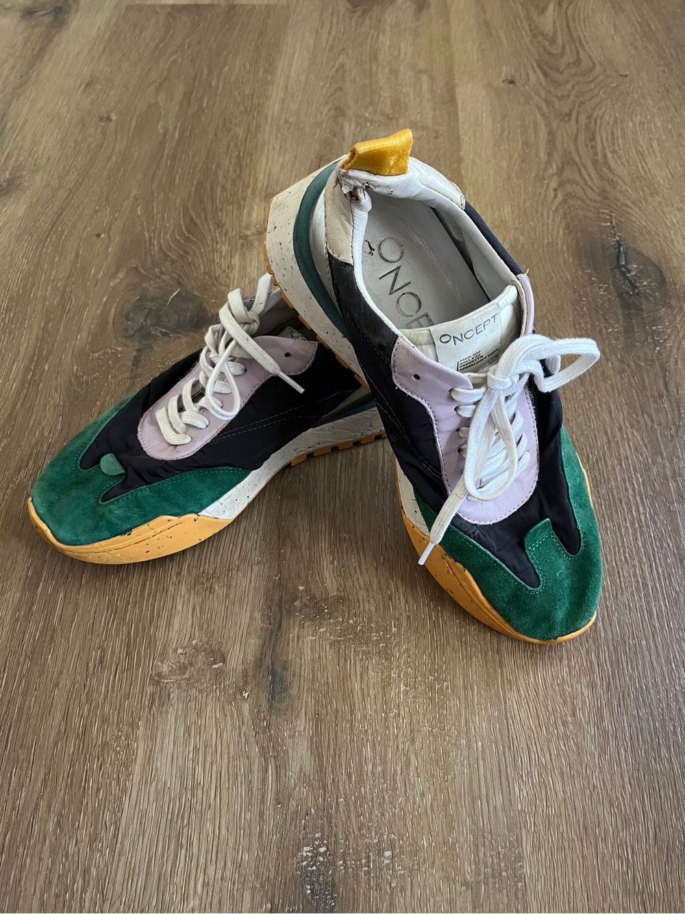 MOD.017 BOLT F22" (the Bolt style, Fall '22 season, Brooklyn).  Women